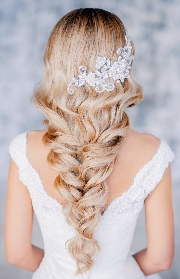 6-blonde-wedding-hairstyle